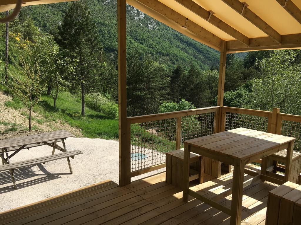 Camping Calme Et Nature Castellane Exterior photo